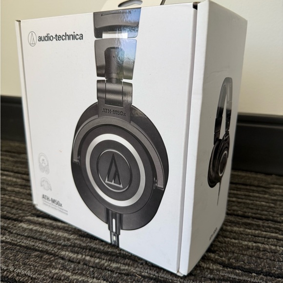 Audio Technica ATH-M50x Closed-back Studio Monitoring Headphones - Picture 5 of 10